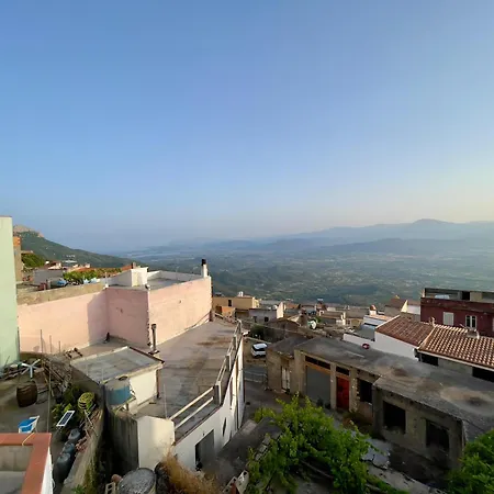 بيت ضيافة Monte Longu بوناي